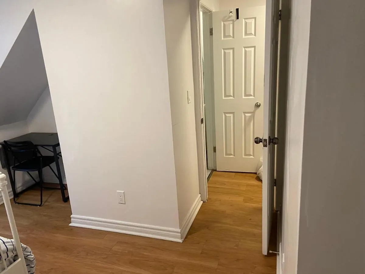 Quad Room With Private Bathroom 536A-Two Bedrooms Toronto 0*,  Canadá